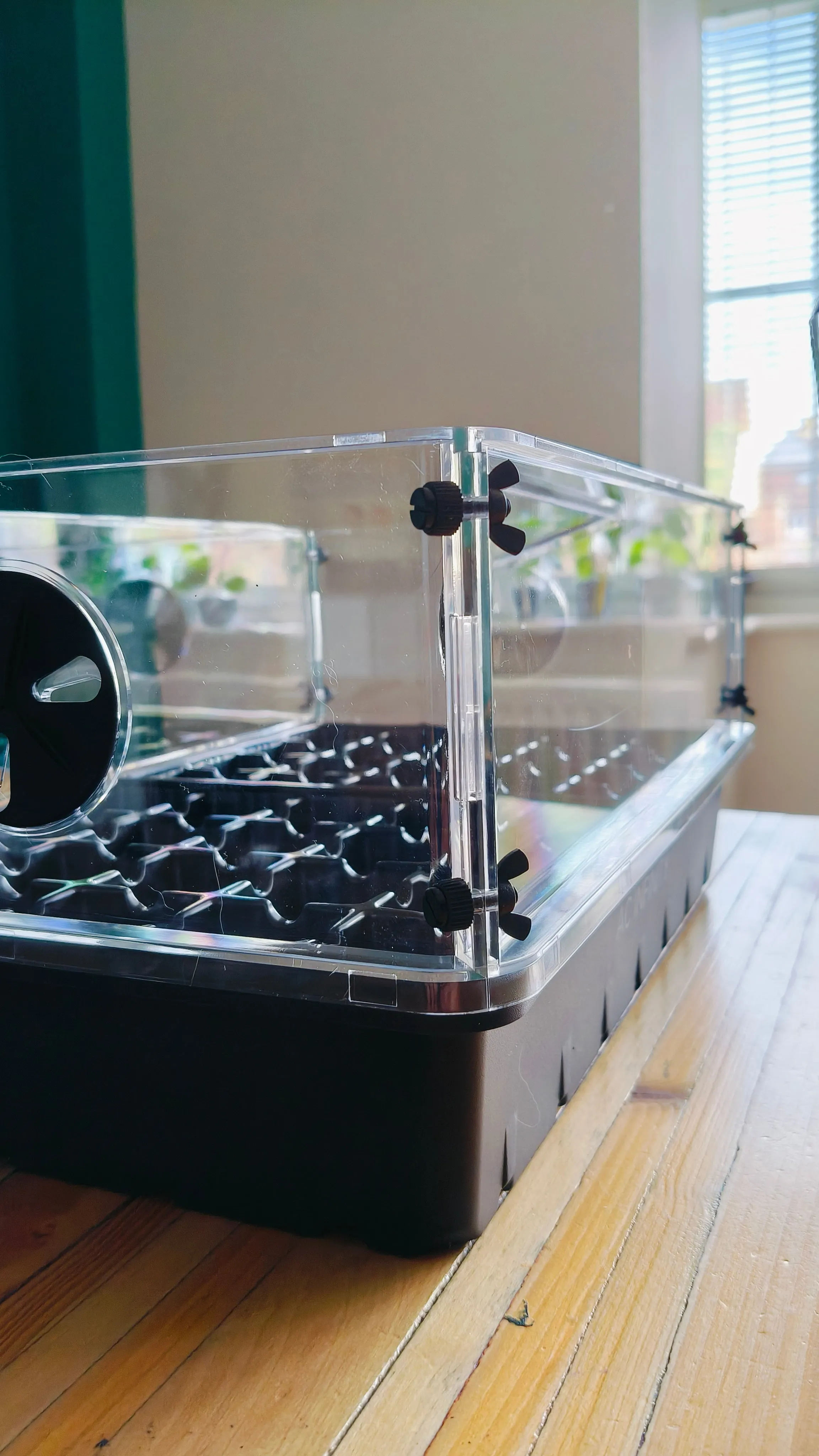 AC Infinity Humidity Dome With Extension and LED Grow Light Bars (AC-HDL5)