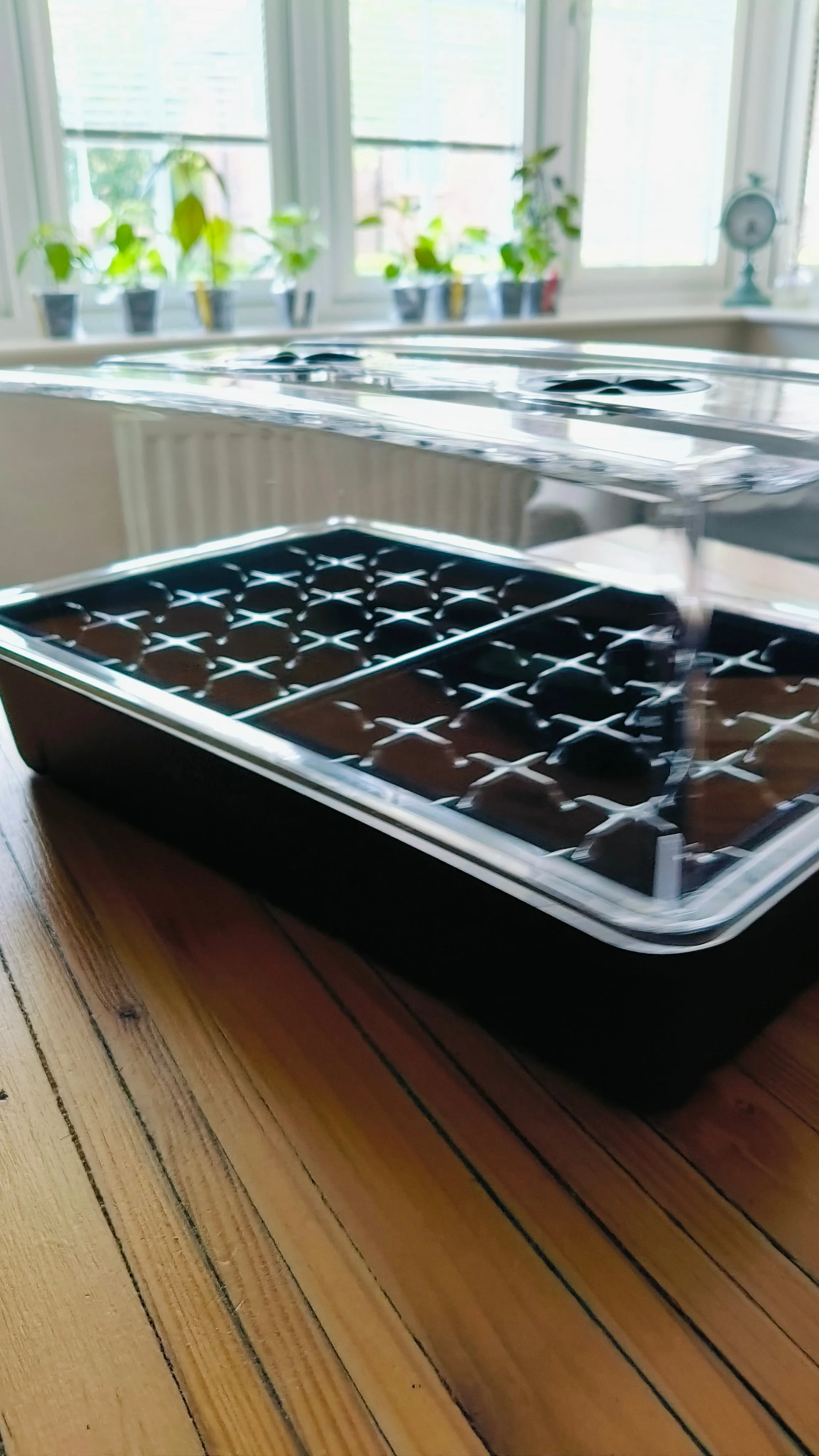 AC Infinity Humidity Dome With Extension and LED Grow Light Bars (AC-HDL5)