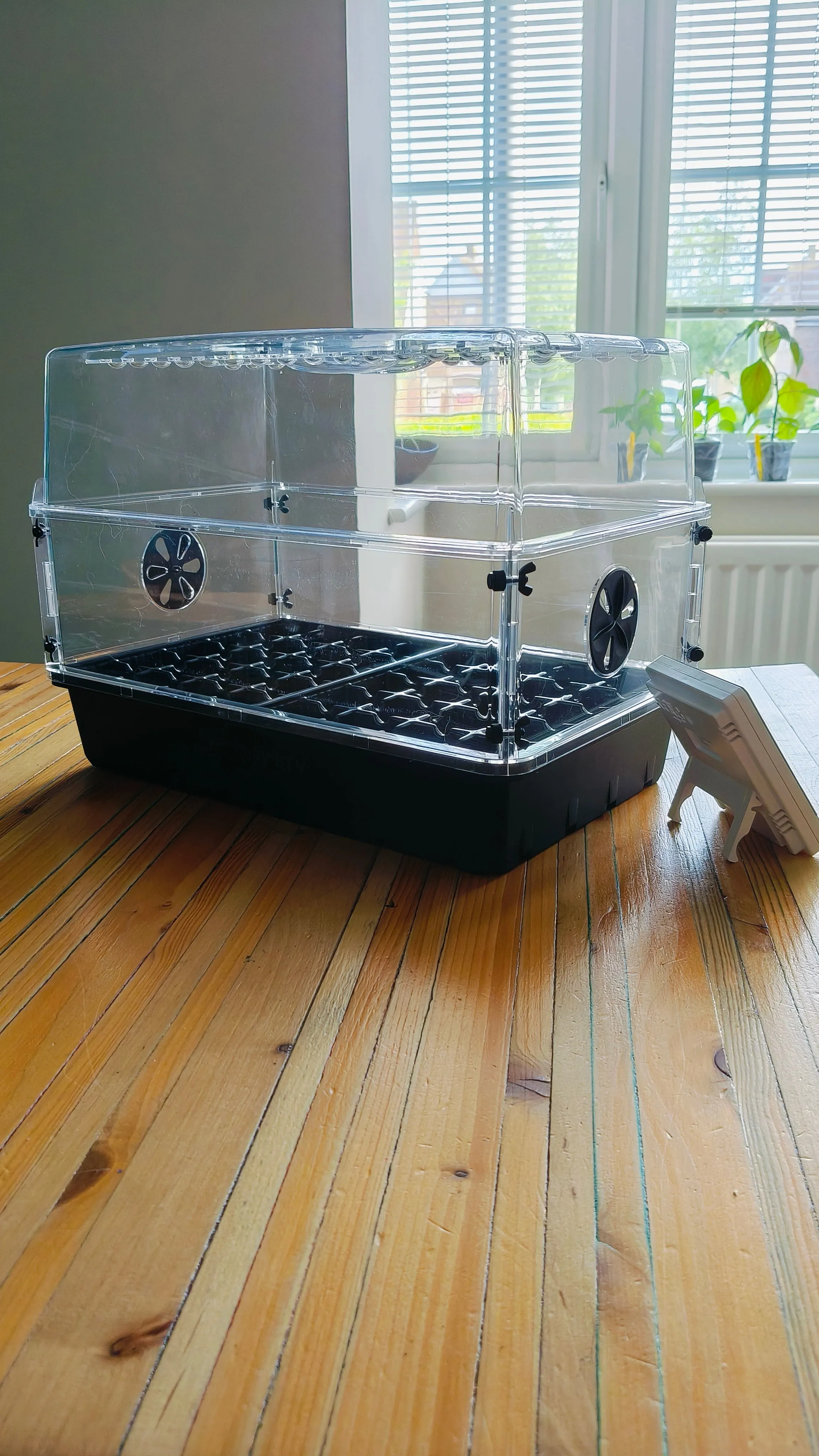 AC Infinity Humidity Dome With Extension and LED Grow Light Bars (AC-HDL5)